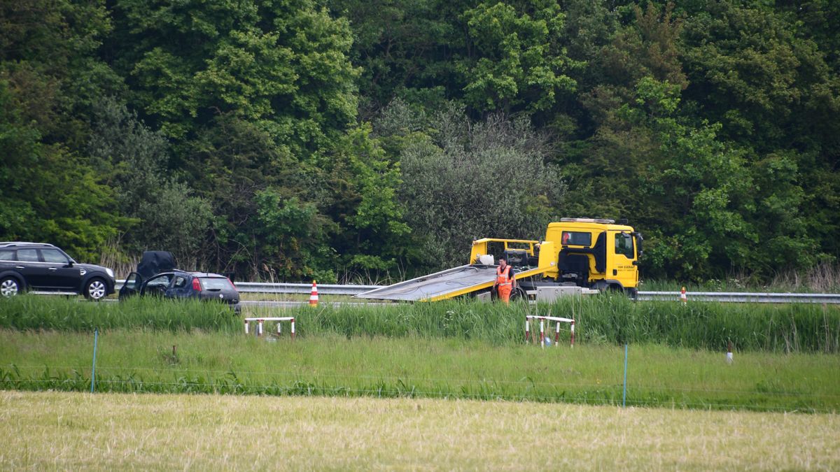 Auto uit sloot gehaald na ongeluk A58 bij Rilland