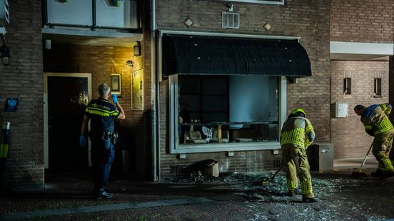 Explosie bij pilatesstudio: raam uit pand geblazen