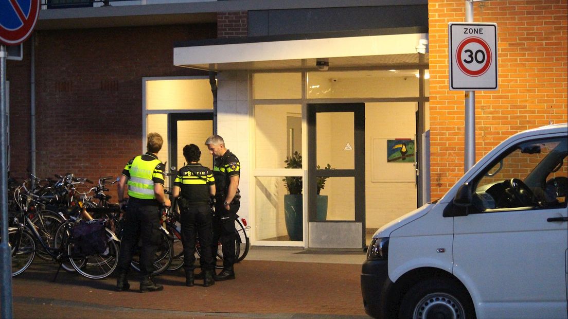 Man mishandeld in flat in Hengelo, politie houdt twee verdachten aan
