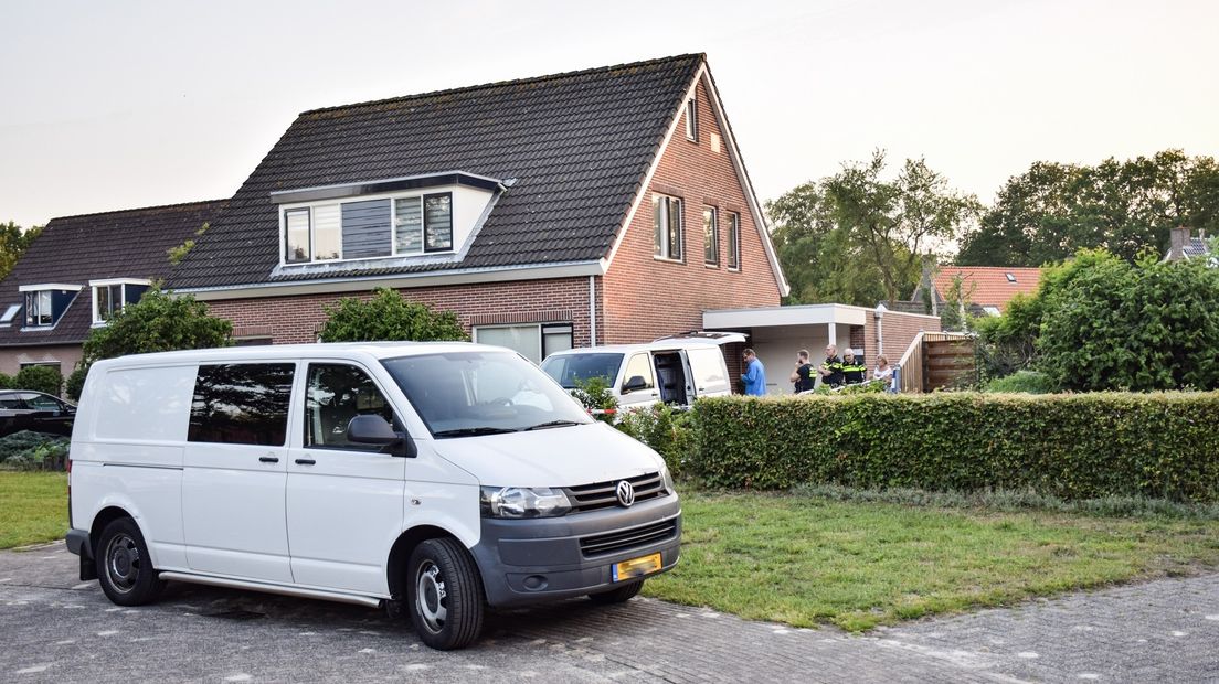 Het huis in De Groeve waar het misdrijf plaatsvond.