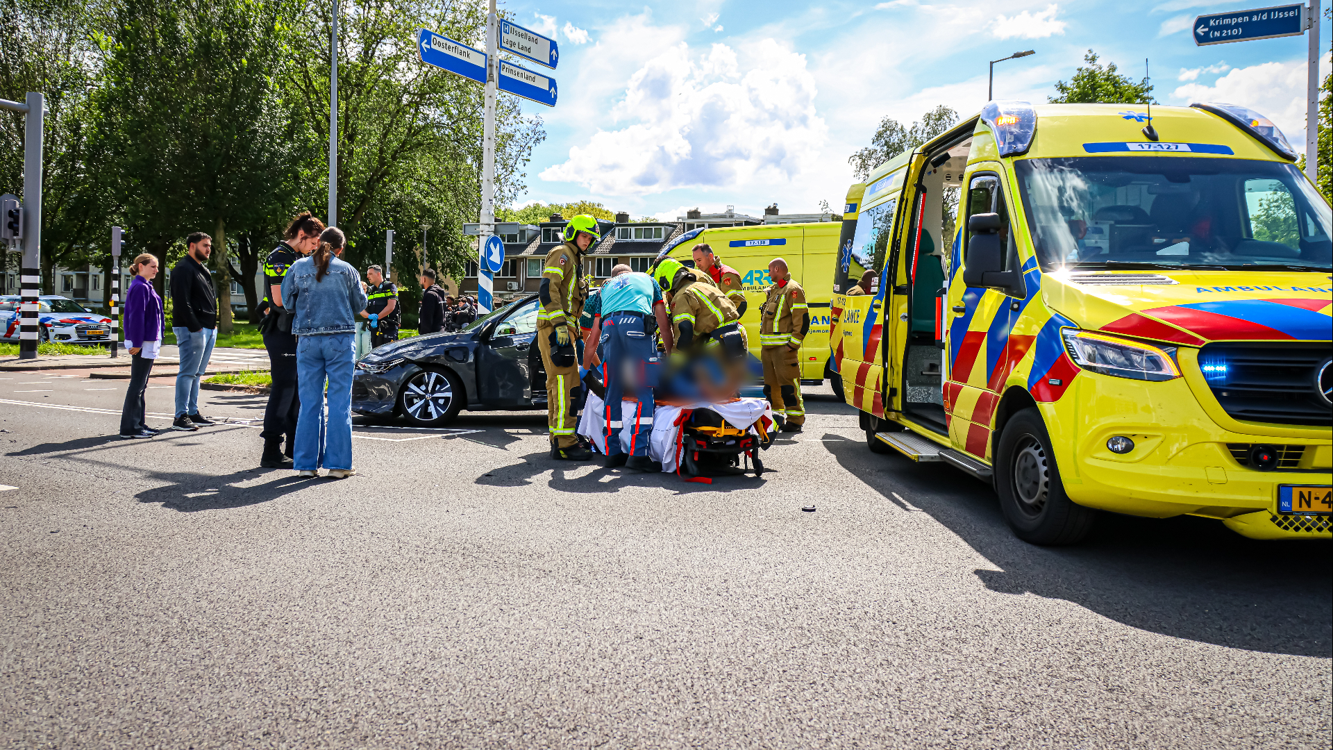 112-correspondenten melden dat beide slachtoffers met spoed naar het ziekenhuis gingen.
