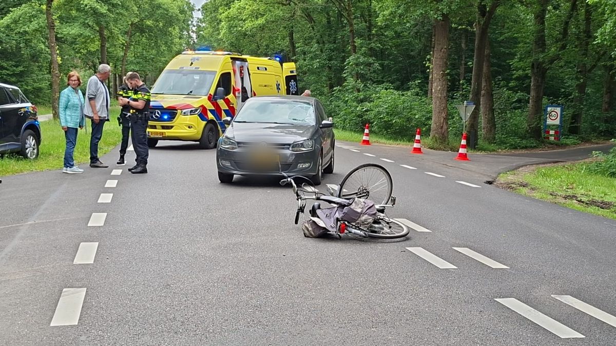 Fietsster gewond bij botsing met auto in Maasbree