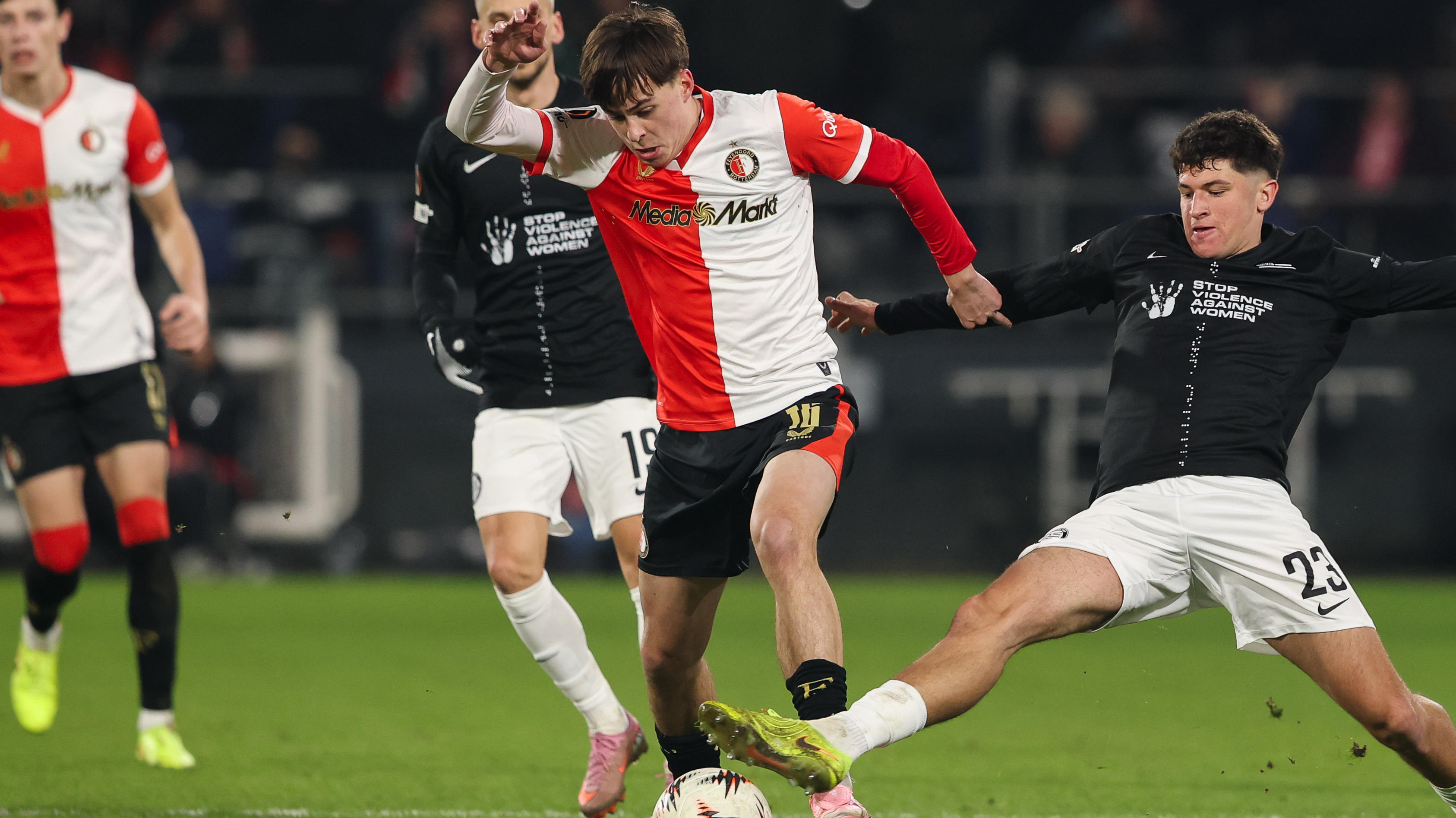 Sauer namens Feyenoord in actie tegen Sturm Graz in de Europa League