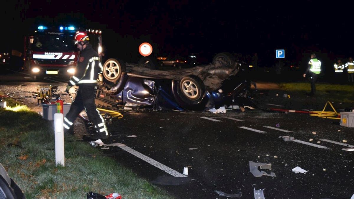 Ernstig ongeluk met meerdere auto's in Fleringen; zeker één persoon zwaargewond