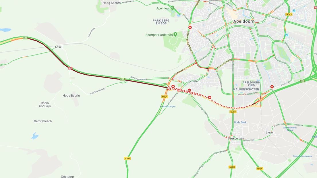 Op de A1 bij Ugchelen is een vrachtwagen door de middenberm gereden en gekanteld. De vrachtwagen zorgde voor een enorme ravage, de A1 was bijna de hele dag dicht. Om 19.15 uur waren alle rijstroken weer open.