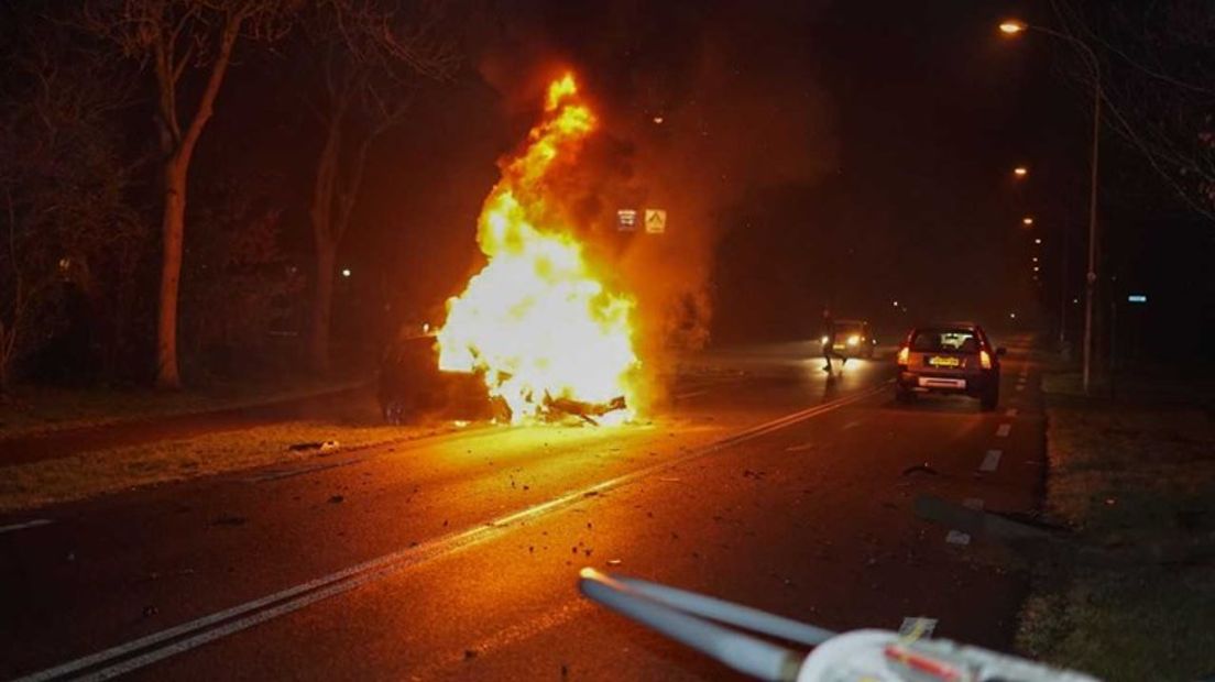 De bestuurder van een auto die dinsdagavond na een eenzijdig ongeluk uitbrandde aan de Randweg Noord in Wijchen, is gevonden en gearresteerd. Hij bleek te hebben gedronken.