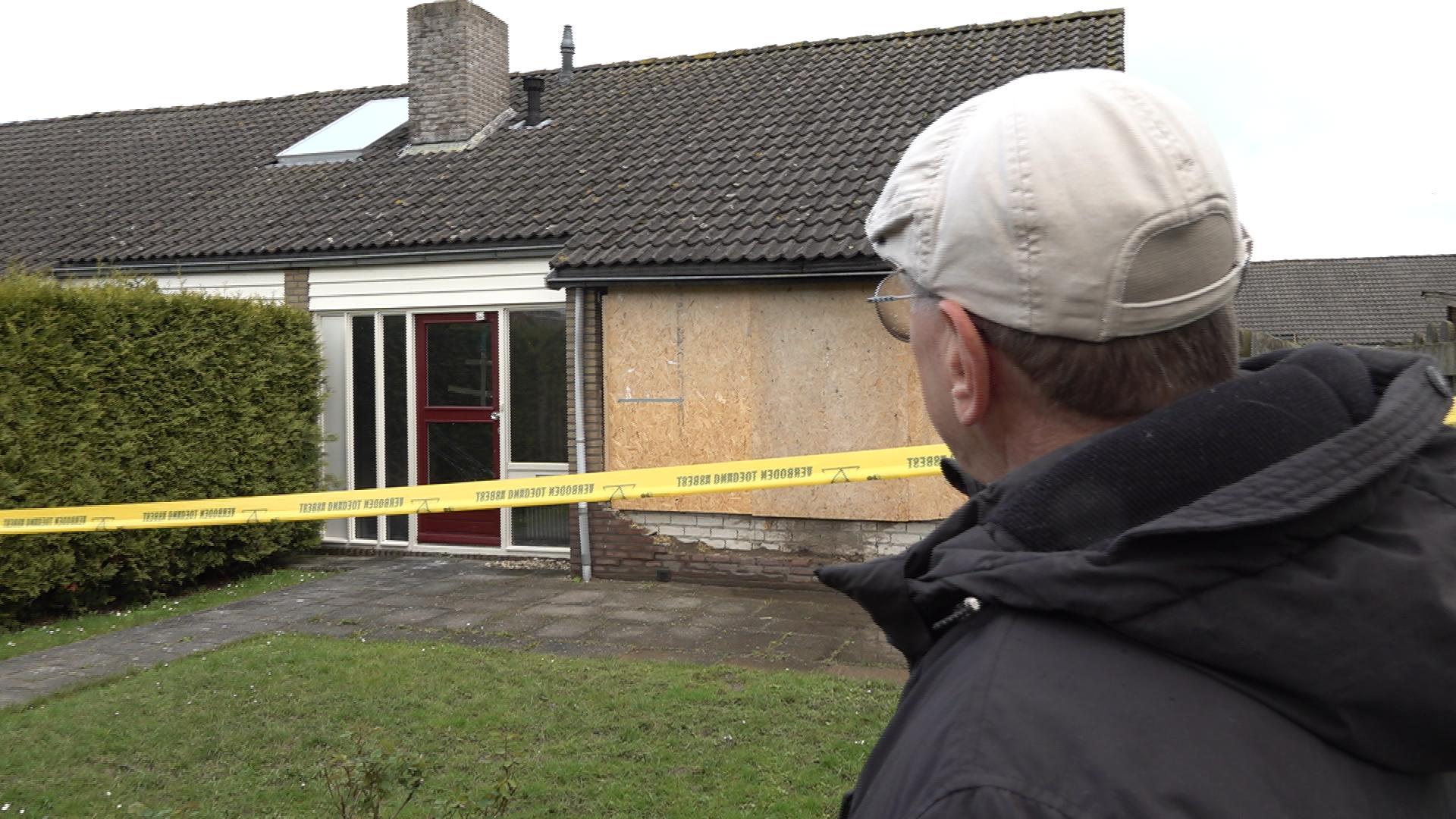 Berend Santema sjocht nei it skansearre hûs
