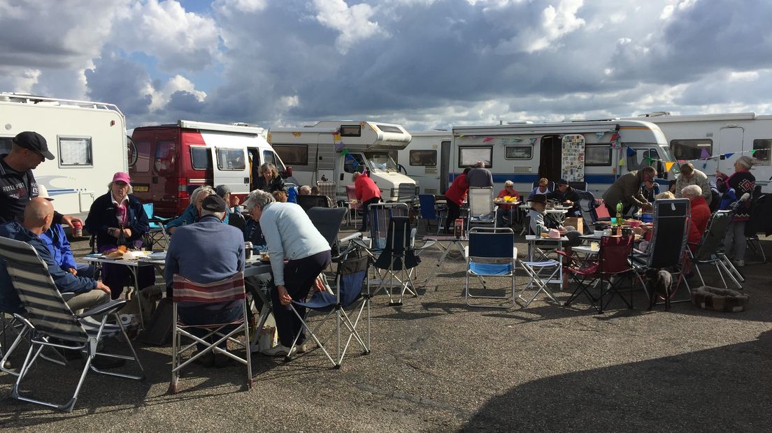 Het tijdelijke camperdorp op de Brouwersdam