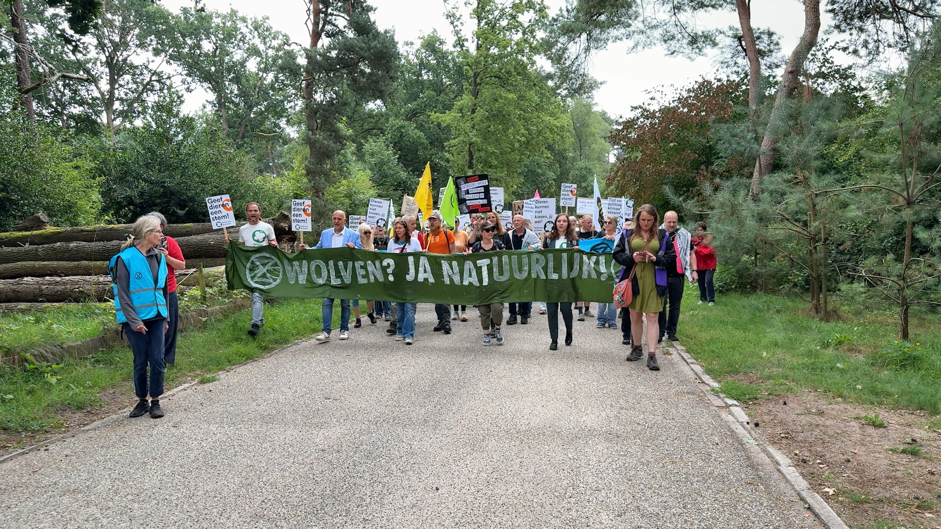 Protestmars tegen afschieten wolf: 'Laat dit niet zijn laatste rustplaats zijn'