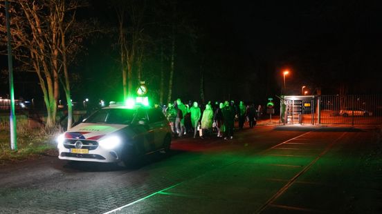 Trein ontruimd na brand • auto in vlammen op