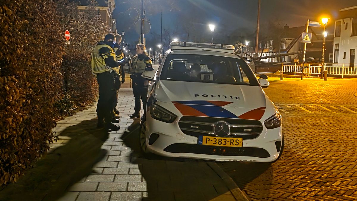Man uit Nieuw-Amsterdam plast tegen politieauto in Meppel