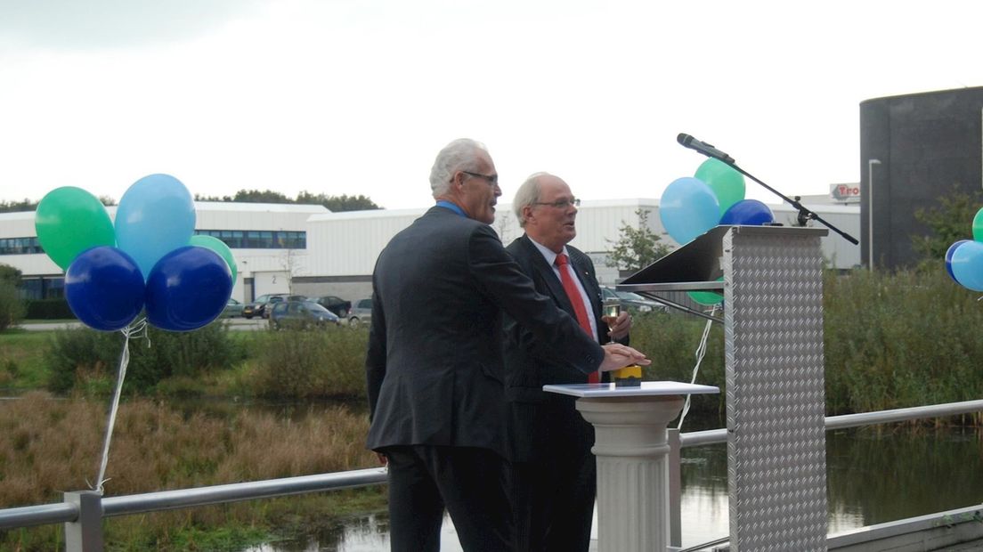 Jan Smit en burgemeester Alssema verrichtten de opening