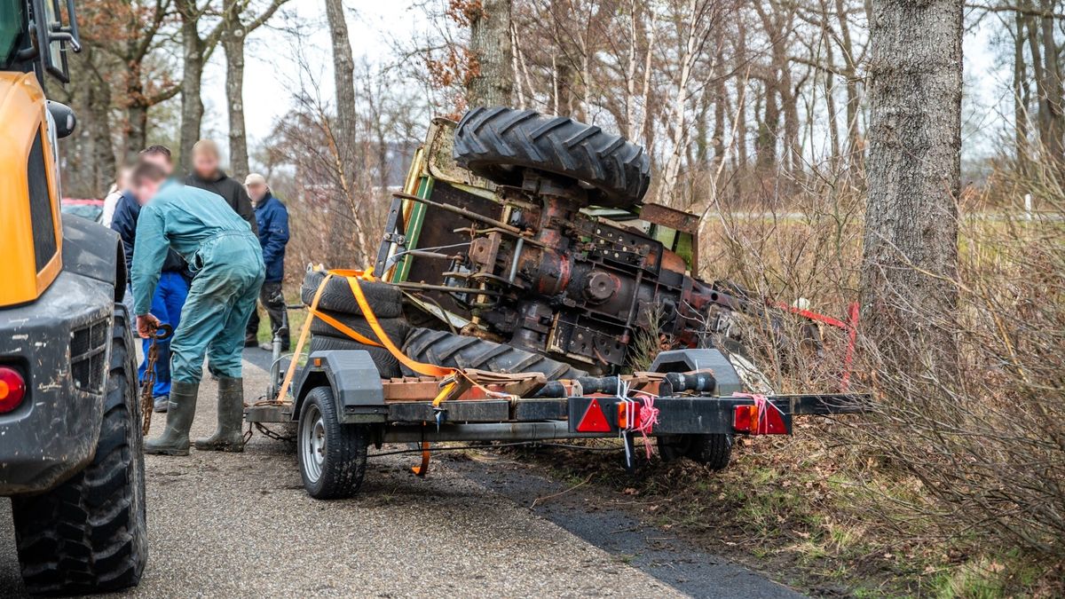 Auto slaat over de kop in Westergeast | Brand door kaars in Drachten
