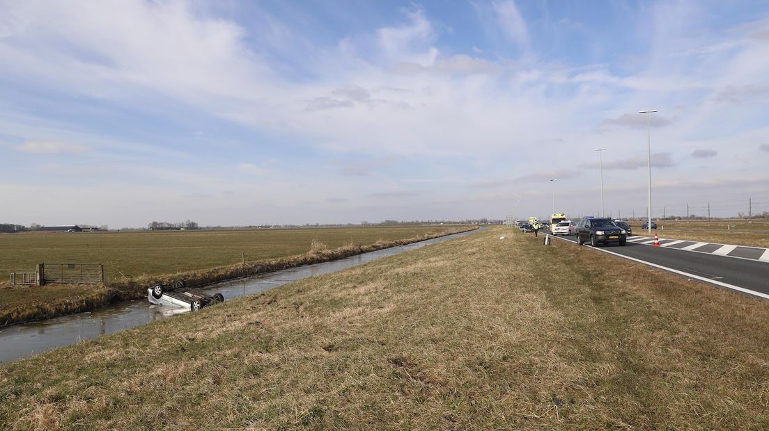 Auto in de sloot bij Zwolle