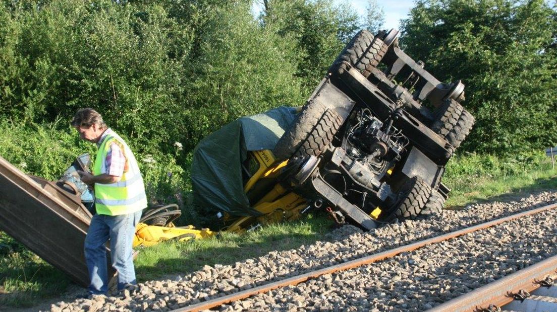 Bergingswerkzaamheden graafmachine (Rechten: Herman van Oost/Van Oost Media)