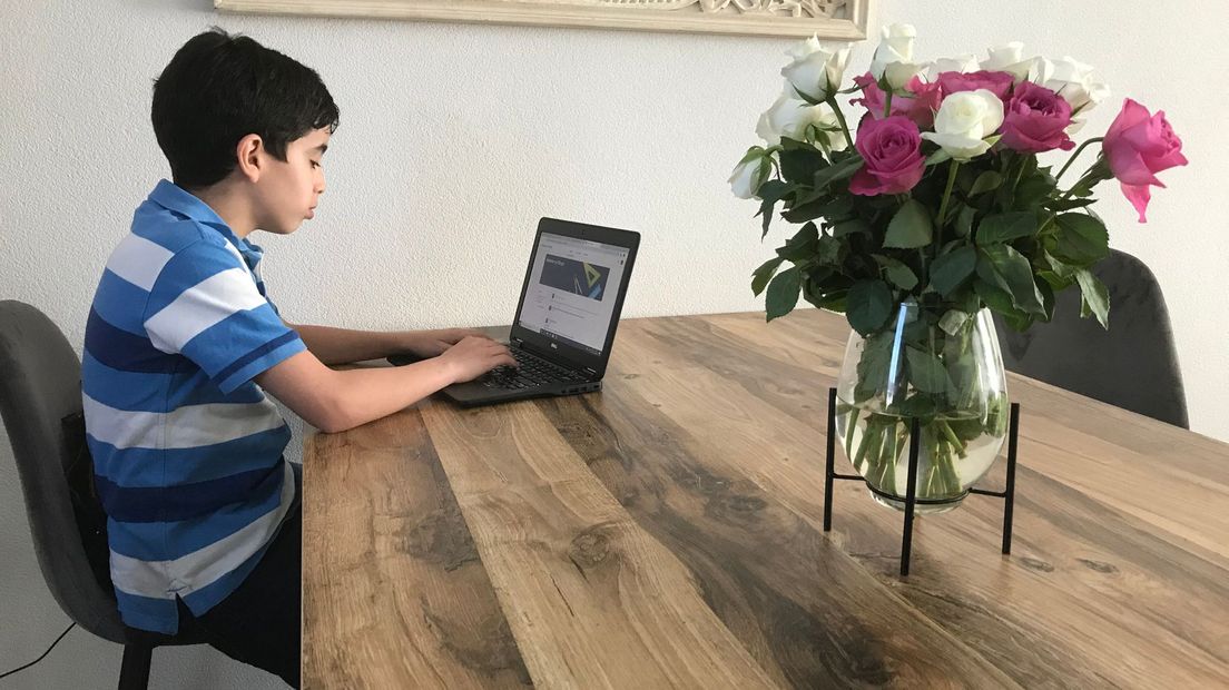 Samir uit Bilthoven heeft een laptop van school gekregen