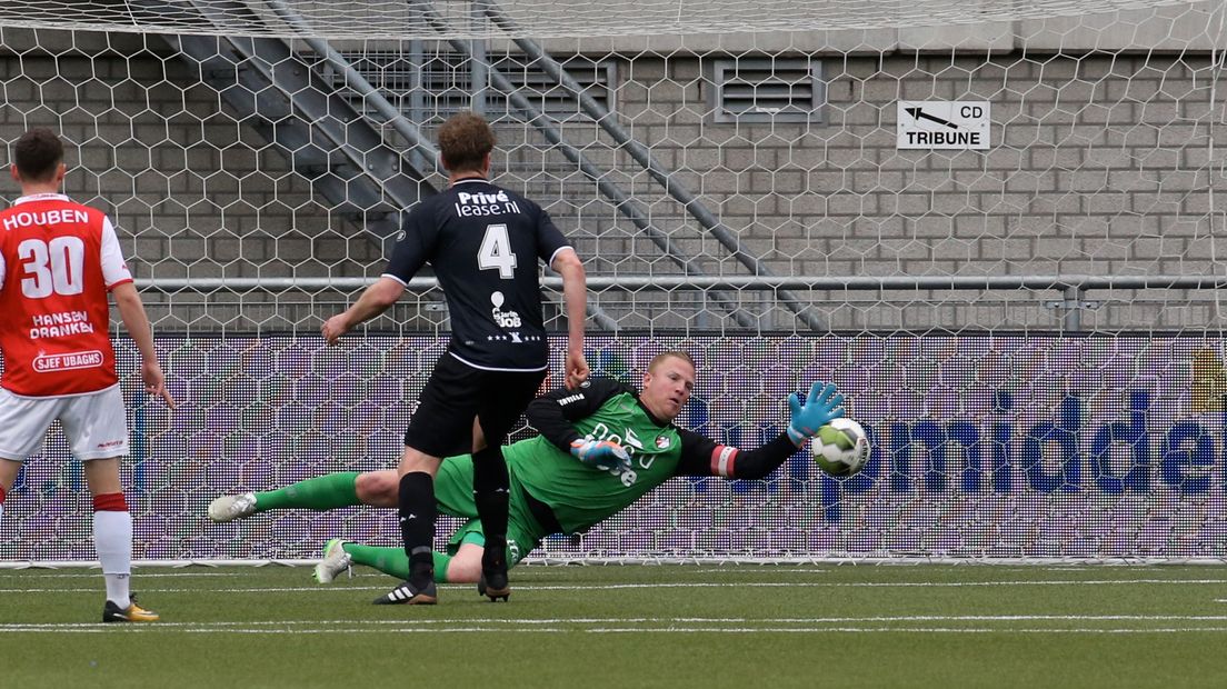 Dennis Telgenkamp moest een paar keer handelend optreden, maar hield de nul (Rechten: Gerrit Rijkens)