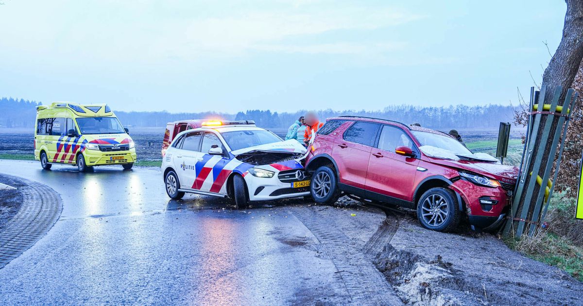 Gladheid in Drenthe: School Trip Delayed After Police Car Crash