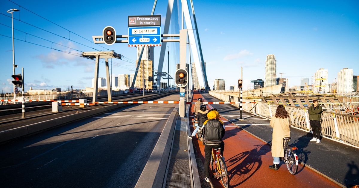 Erasmusbrug in één richting kort open geweest; onduidelijk wanneer