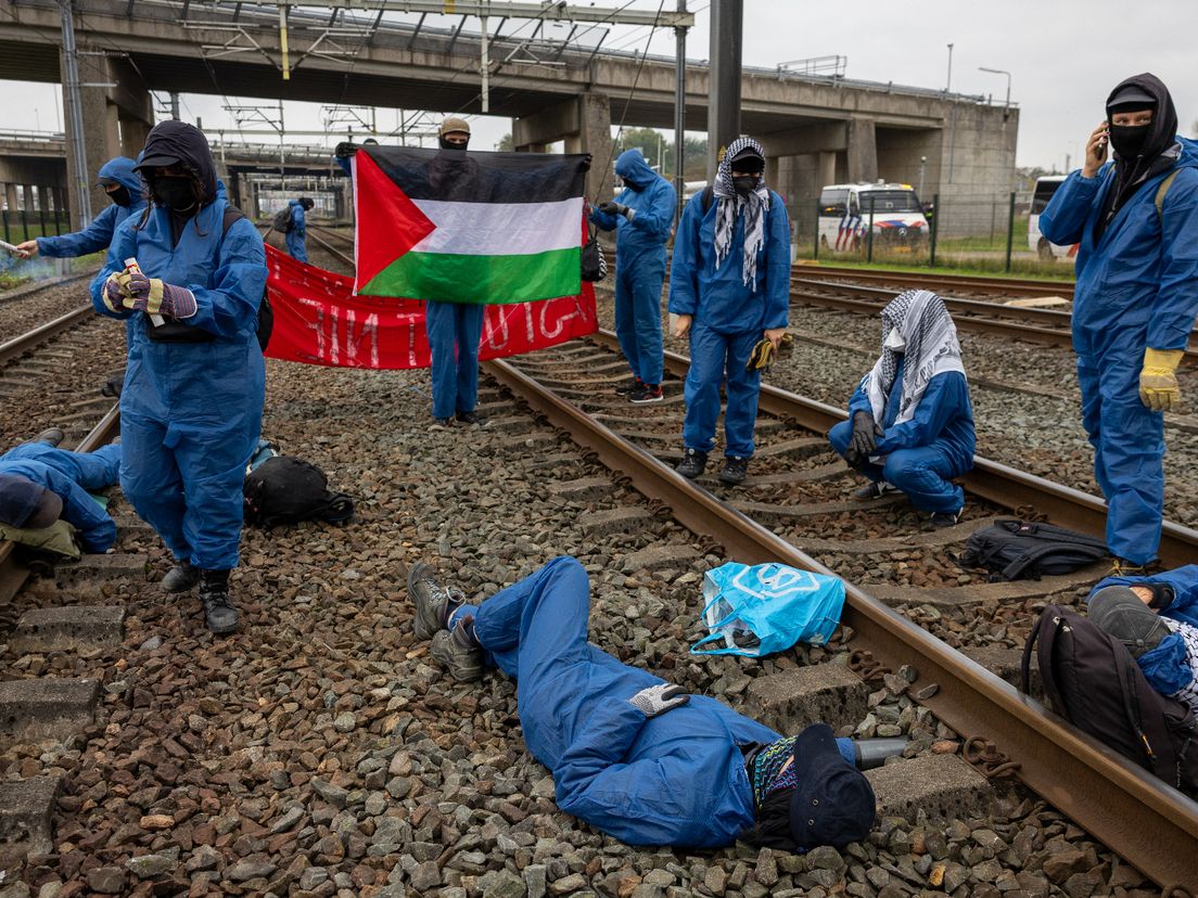 De actievoerder liggen op het spoor