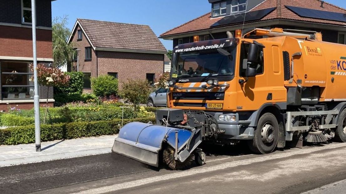 Asfalteerwerkzaamheden op de Hessenweg