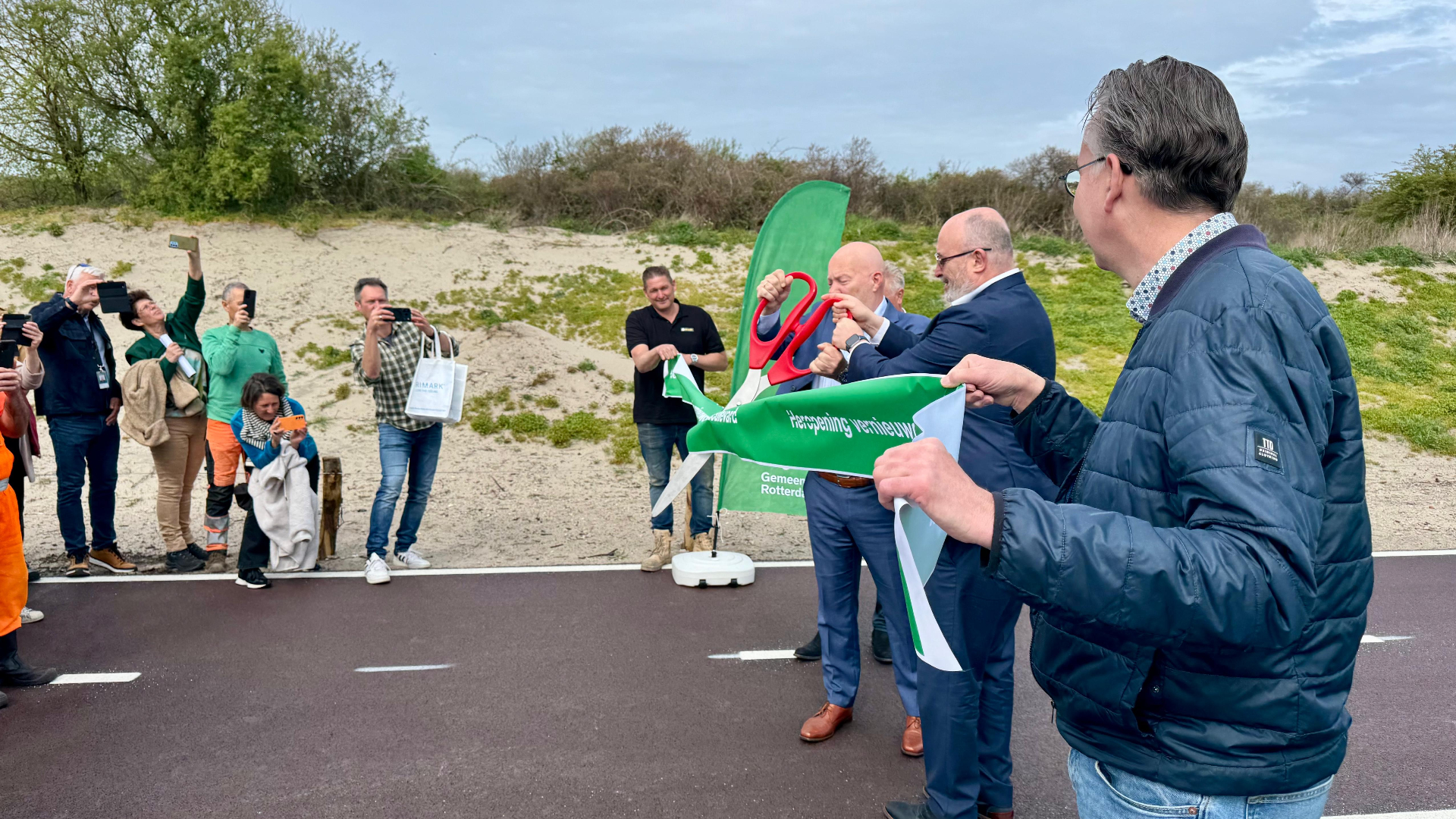 De opgeknapte Strandboulevard is officieel in gebruik genomen.