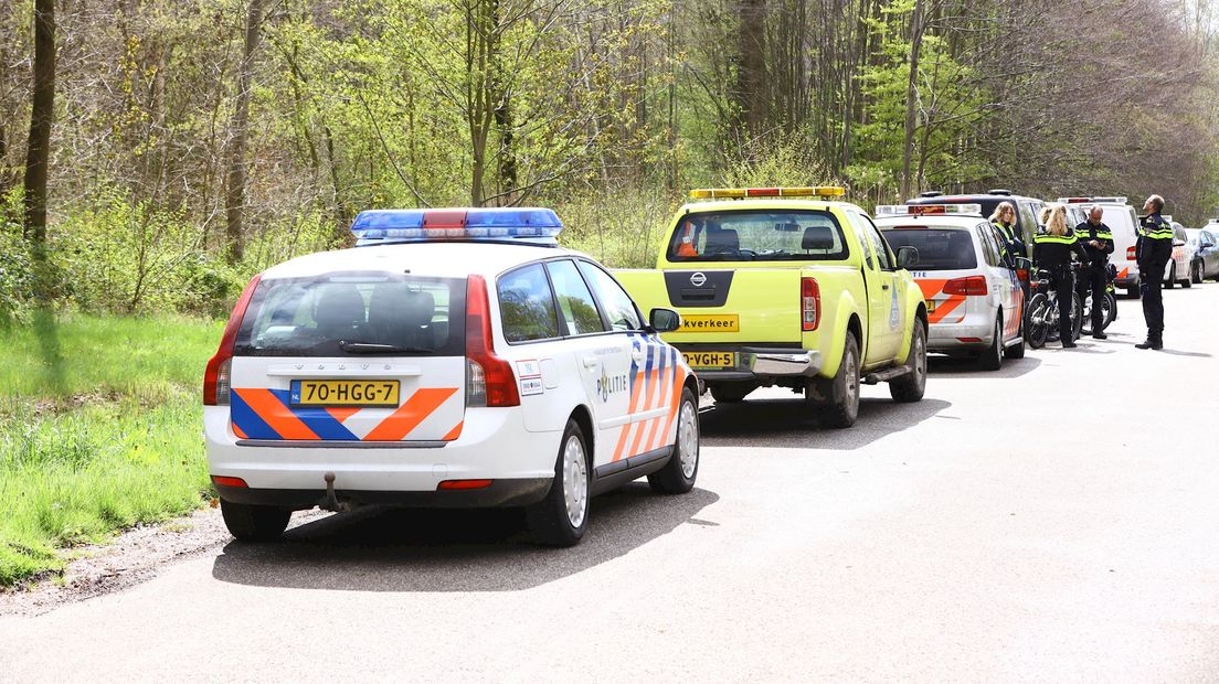 Massale zoekactie van politie in bos bij Roggebotsluis
