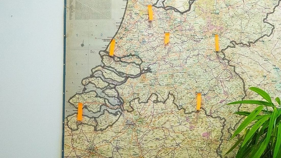 Een geel lintje bij Middelburg hint op de eventuele komst van het Glazen Huis.