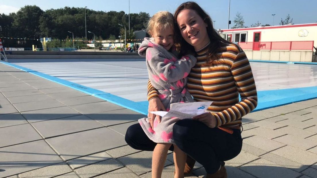 Laura Kreuze heeft dochter Lise het hele jaar gesteund bij de zwemles