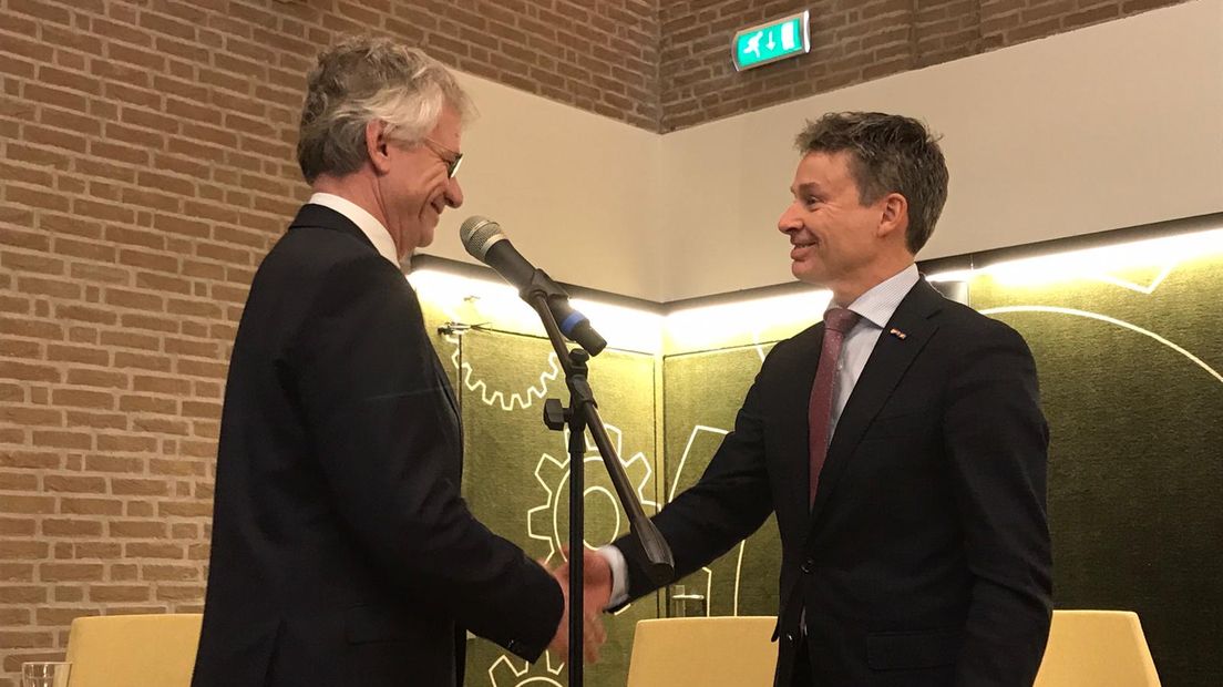 Huub Hieltjes is vrijdagmiddag geïnstalleerd als burgemeester van Duiven. Tijdens een bijzondere raadsvergadering is de Brabander met Liemerse roots beëdigd.