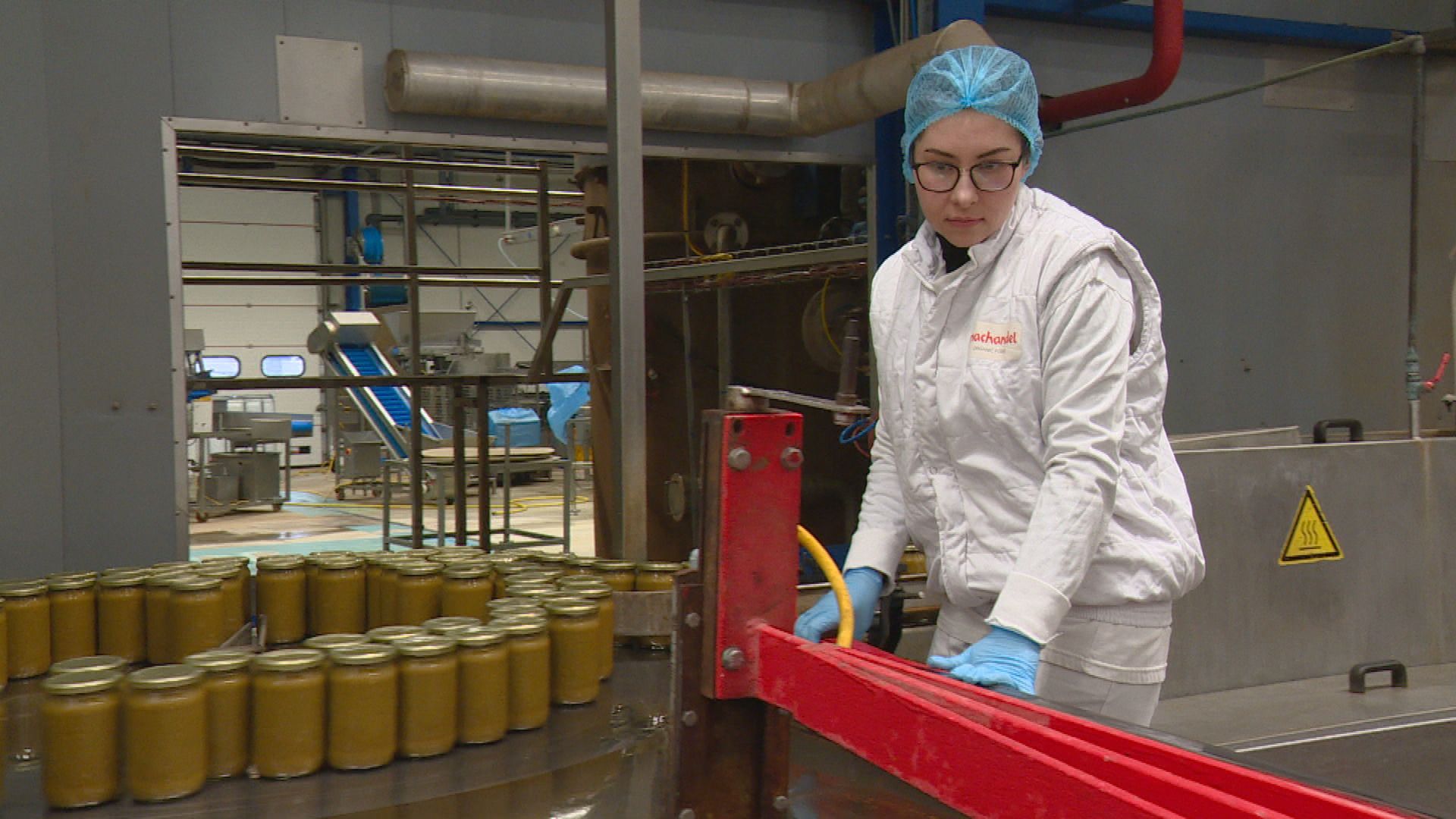 Angela Mazur aan het werk bij Machandel