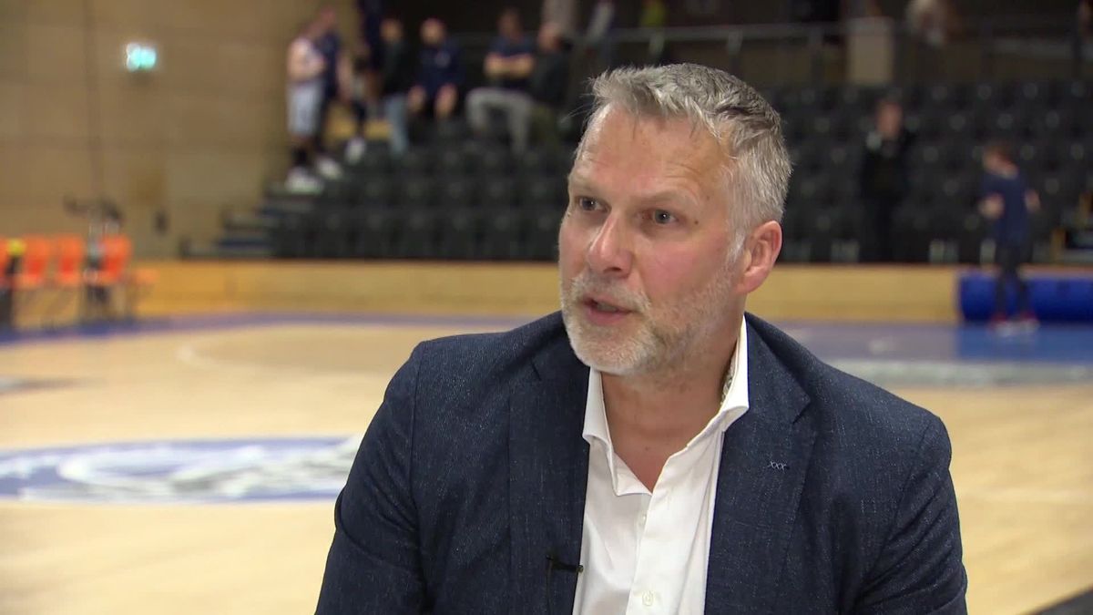 Landstede-coach Herman van den Belt over Van Oostrum: 