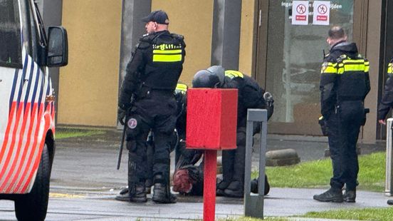 Demonstranten na urenlange bezetting uit faculteitsgebouw Maastricht gehaald Home