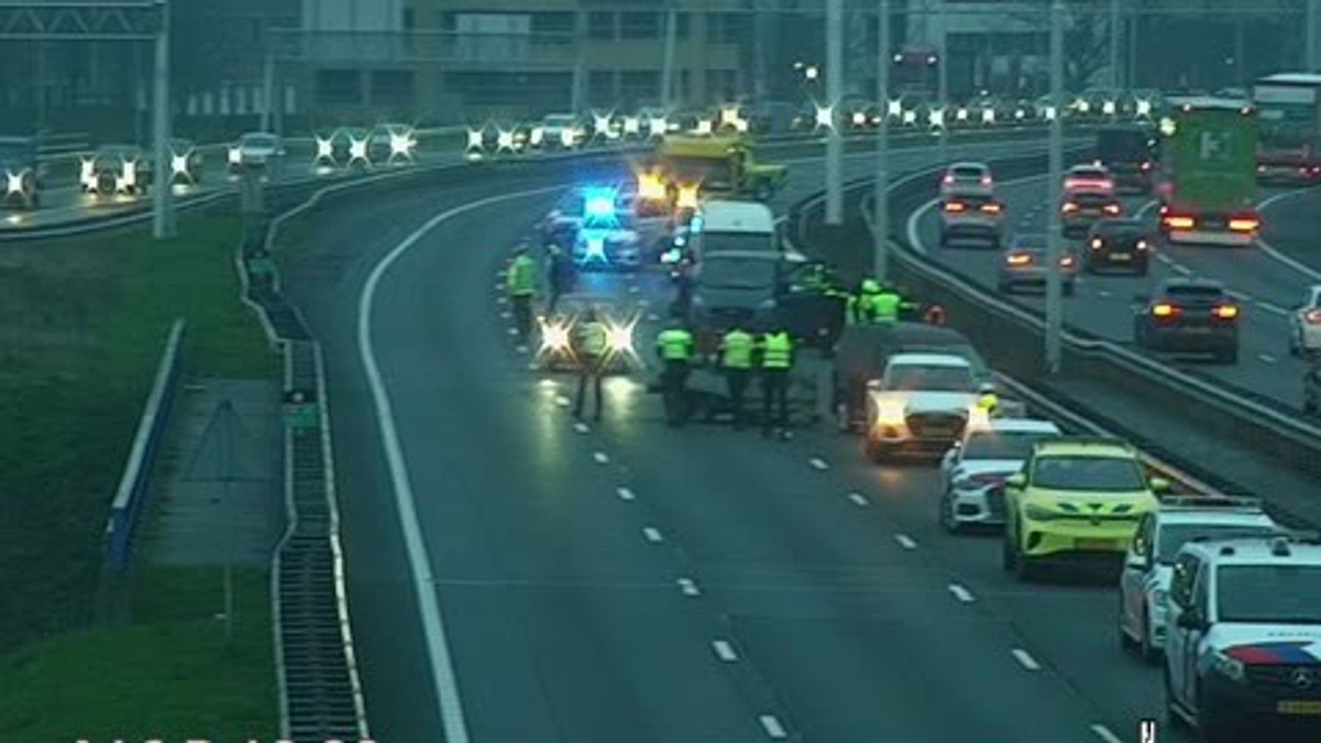 Drukte Op Snelwegen Na Ongeluk Voorbij, Hoofdrijbaan A16 Weer Open ...