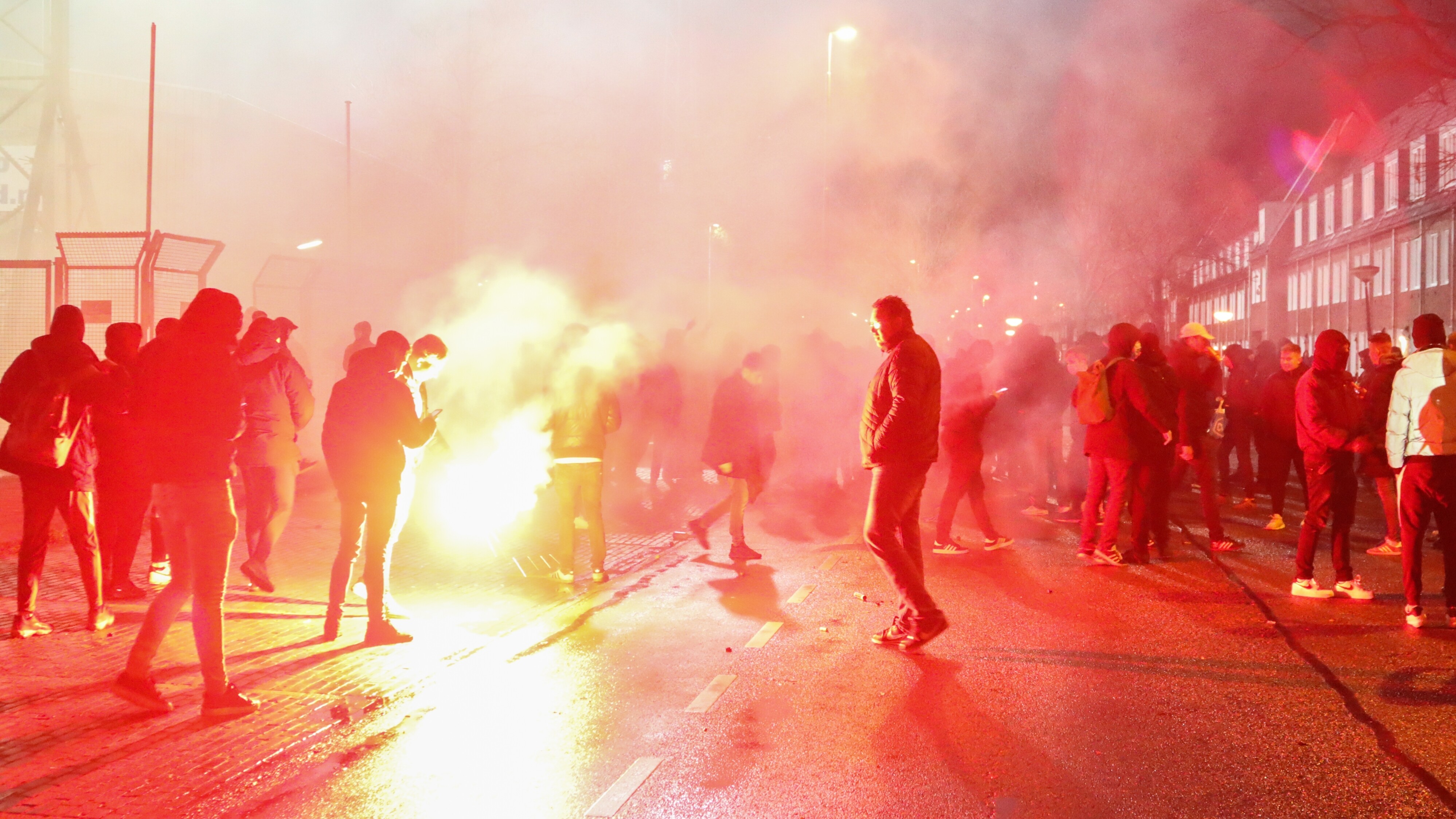 Vuurwerk bij het Cambuurstadion