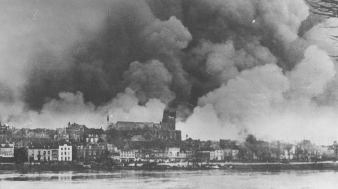 22 februari '44 - Nijmegen brandt - publiek domein