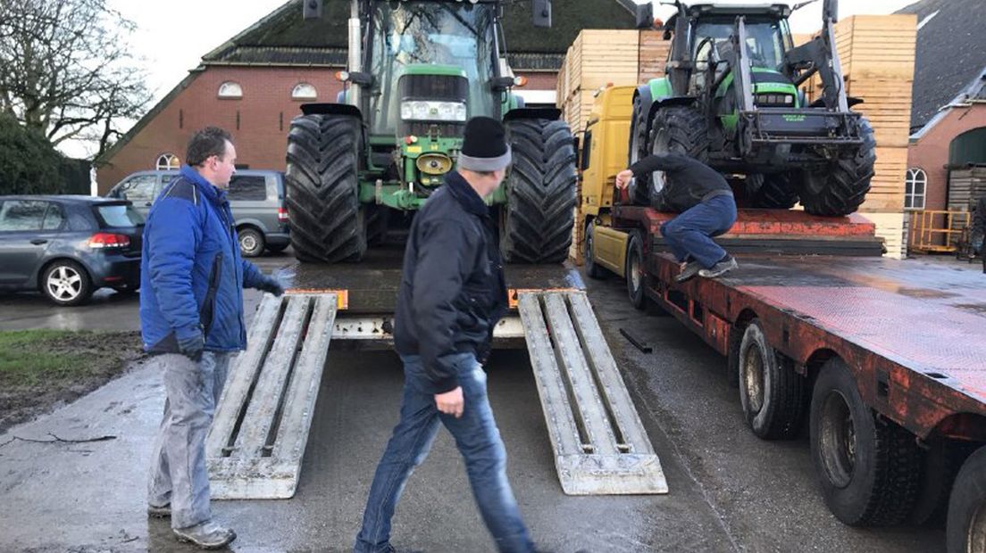 De boeren verzamelen zich in Garsthuizen om naar Den Haag te gaan (5).