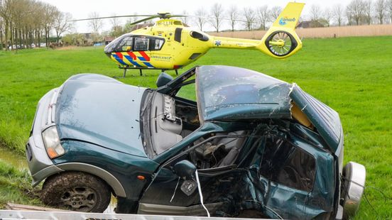 Traumahelikopter ter plaatse voor ongeval met jeep. Traumahelikopter ter plaatse voor ongeval met jeep.