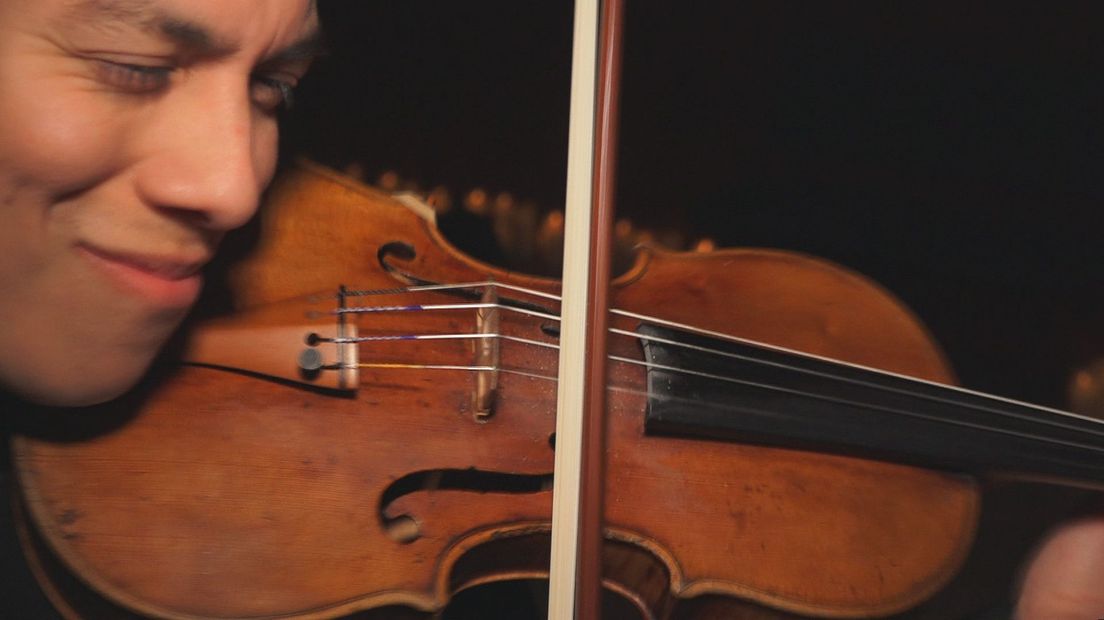 Violist Eduardo Paredes Crespo van het Hydra Quartet