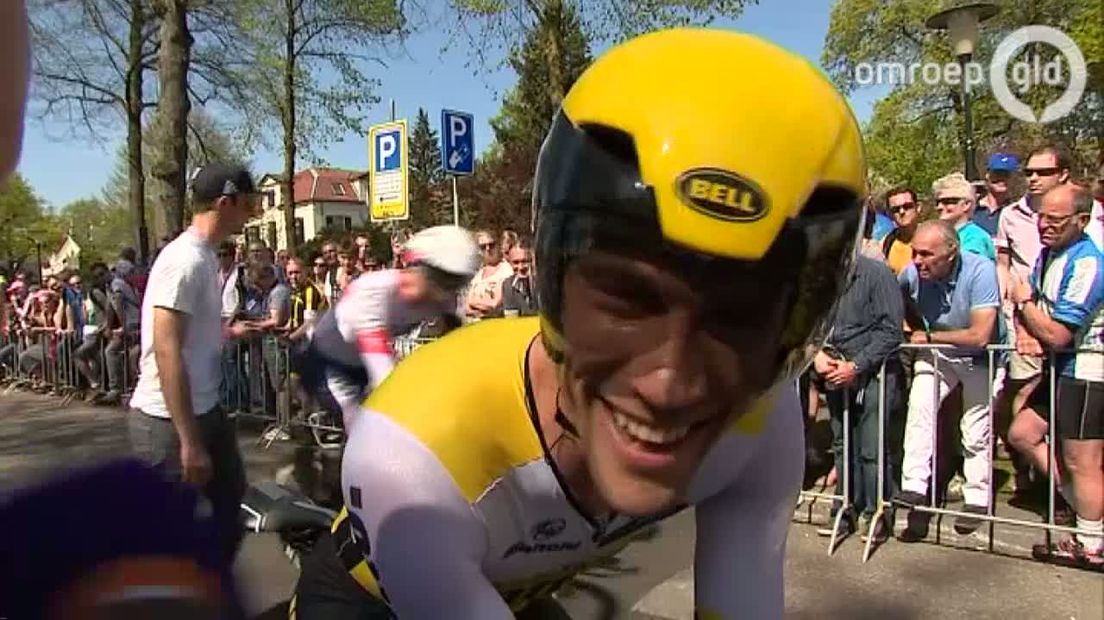 Arnhemmer Maarten Tjallingii zette vrijdag een keurige tijd neer tijdens de tijdrit van de Giro in Apeldoorn. De enige Gelderse deelnemer kwam tot een tijd van 11.37'. Daarmee doet Tjallingii niet mee in de bovenste regionen van het klassement, maar voor de 38-jarige coureur is het een prima prestatie.