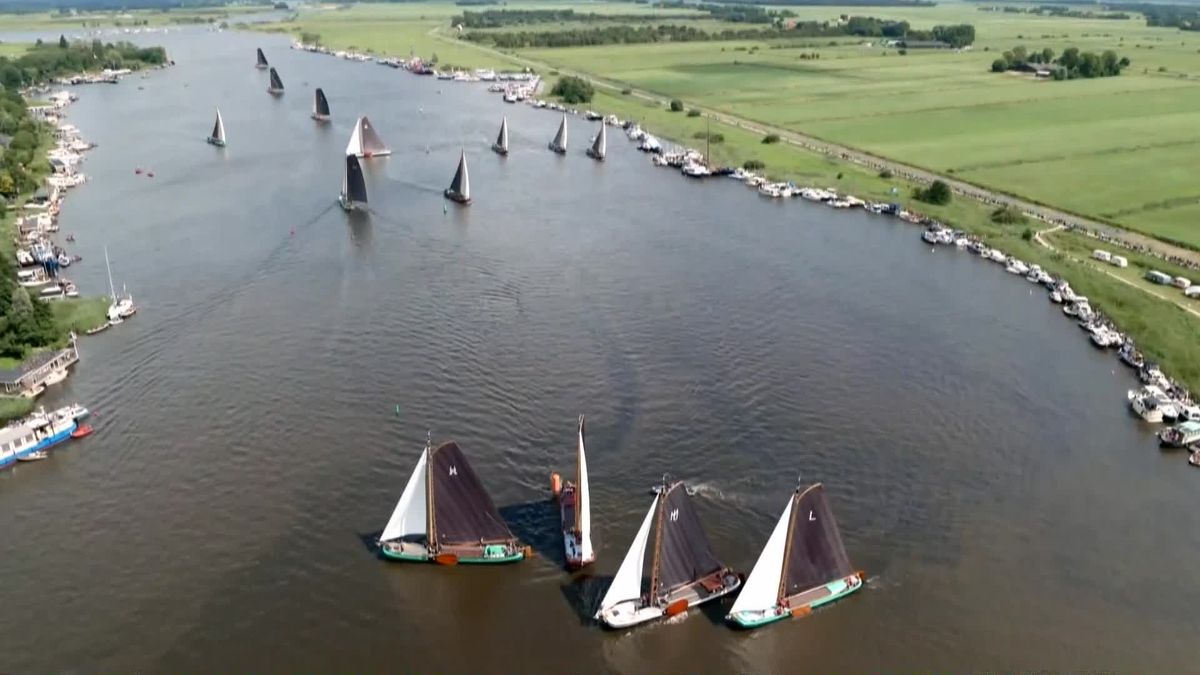 Skûtsje van Joure komt met twee anderen in aanvaring