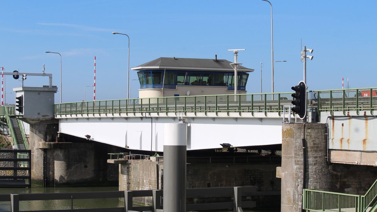 UPDATE: Zuidelijke draaibrug bij Kornwerderzand is weer gemaakt