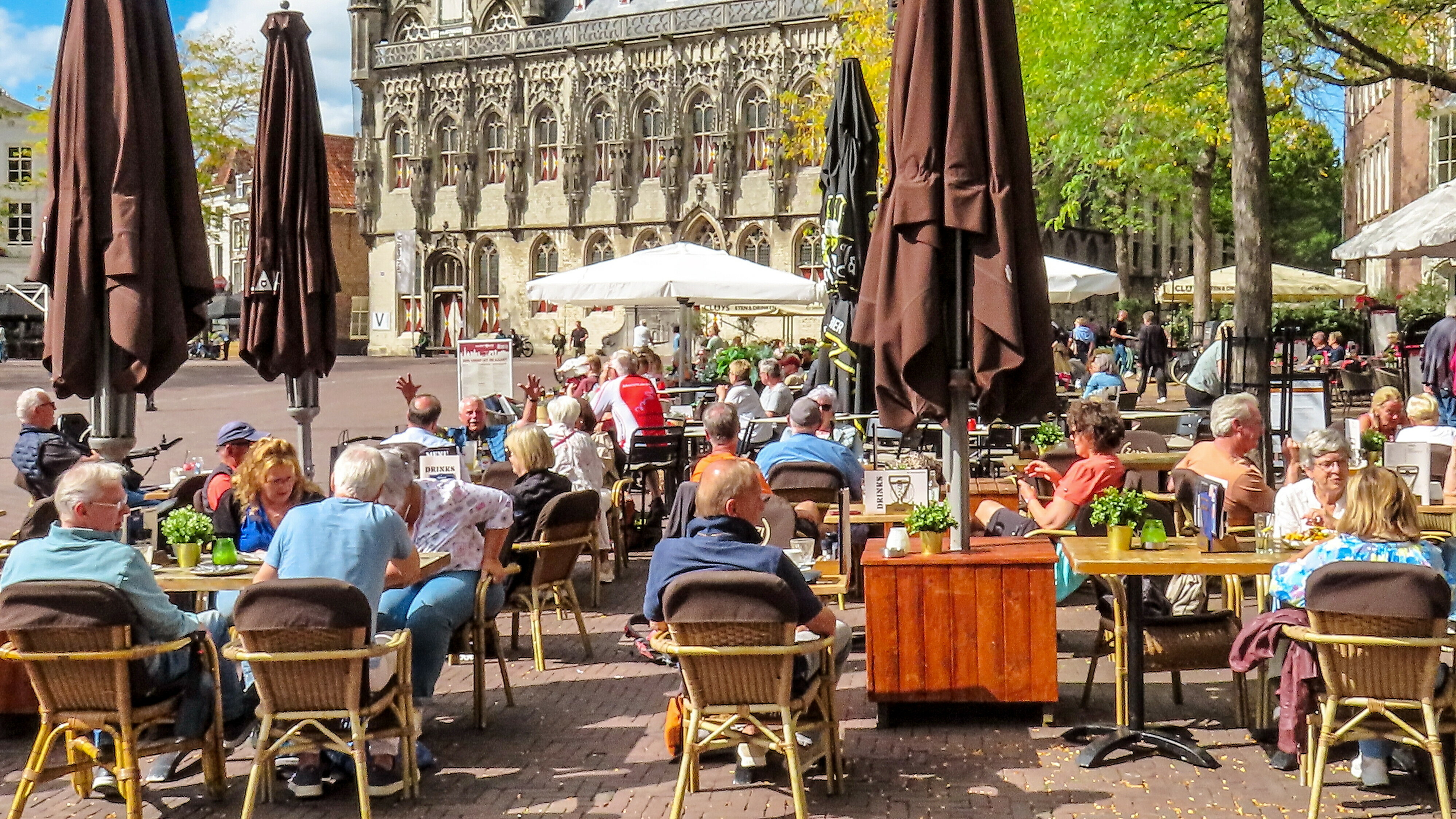 Leg de zomerjurk of korte broek maar klaar: terrasweer is op komst