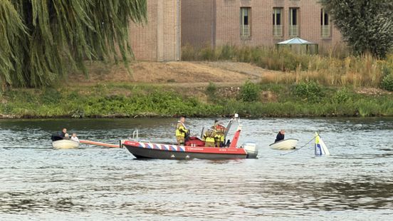 Speedboot in problemen op de Maas: drie personen uit het water gehaald Home