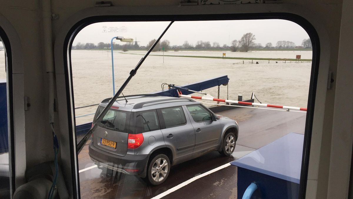 Sluipverkeer weet pontje Olst-Welsum goed te vinden na ongeval Hattemerbroek