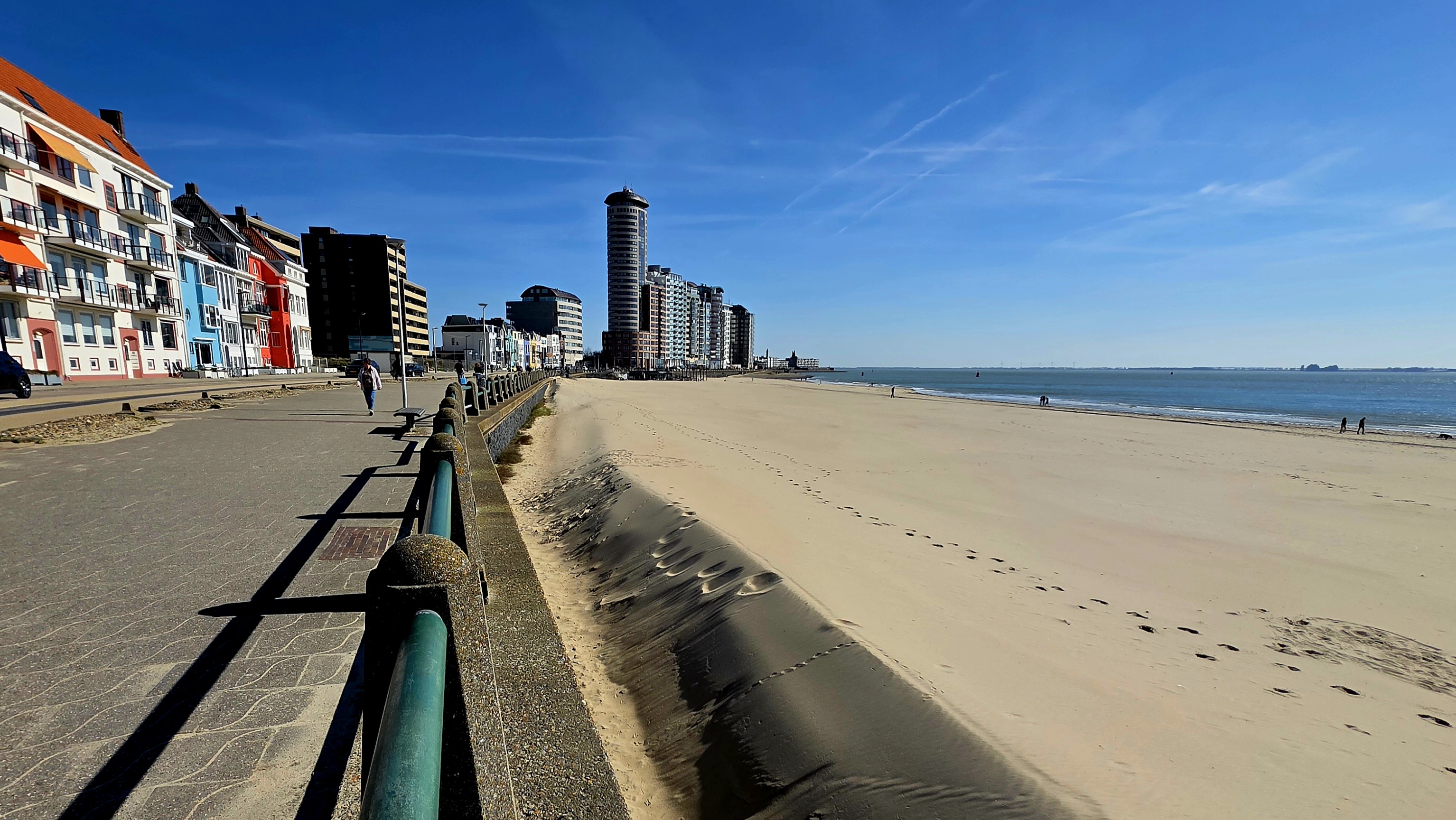 Geliefde reling op boulevard verdwijnt toch, tot groot verdriet bij inwoners: 'Het is oerlelijk, maar het hoort bij Vlissingen'