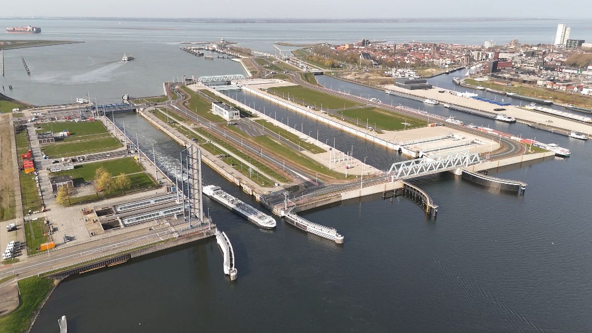 Sluizen Terneuzen opnieuw gestremd vanwege droogte