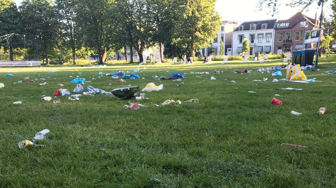 Jongeren laten vaak veel rommel achter in Park Lepelenburg.