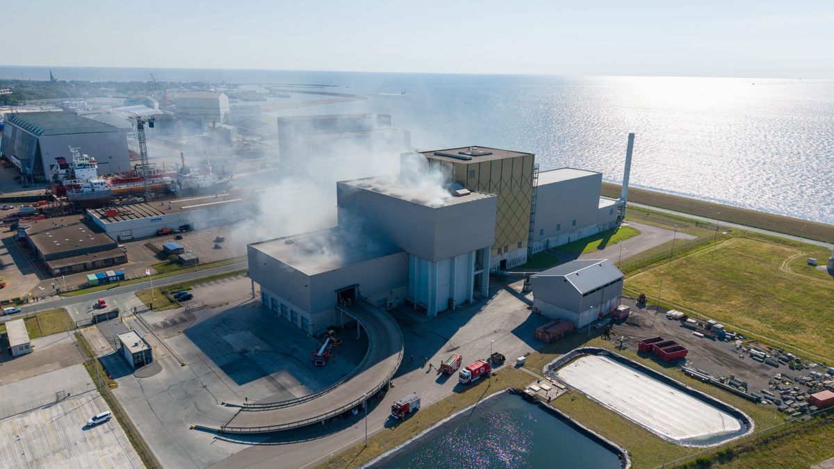 Grote brand in afvalverwerker Harlingen