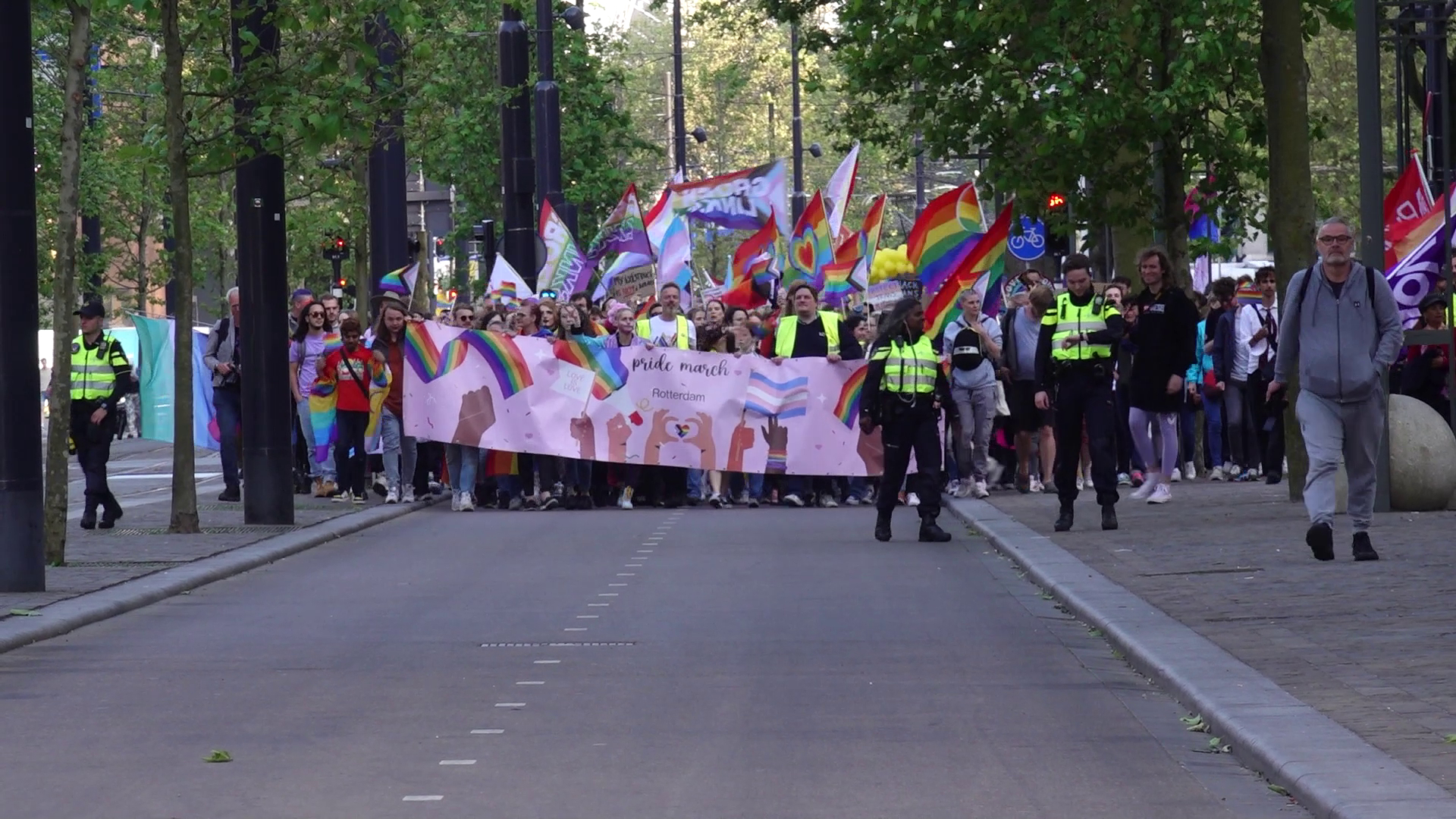Tijdens de Pride March op 26 september lopen duizenden mensen door de stad.